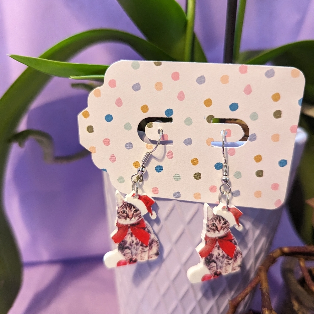 NWT 😻🎄 MEOW! CHRISTMAS TIME KITTY 😻🎄 dangle earrings x PEACE GARDEN DESIGNS